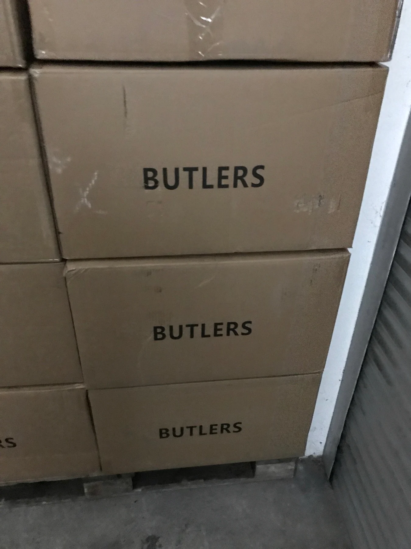 BUTLERS Kartons im Lager