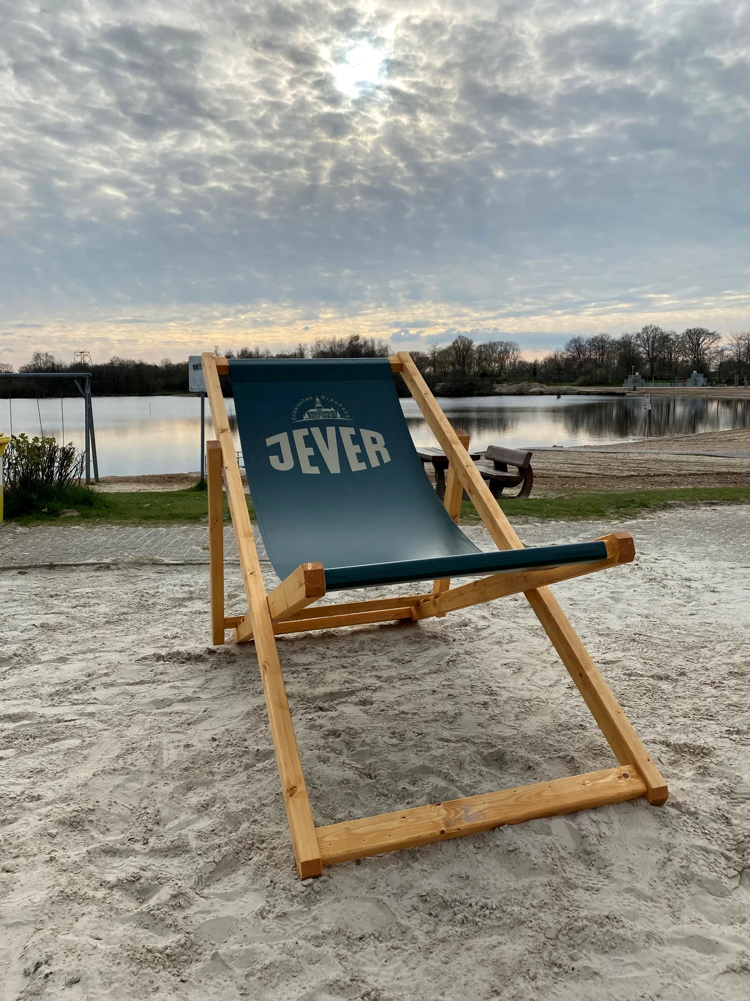JEVER – XXL-Holzliegestuhl